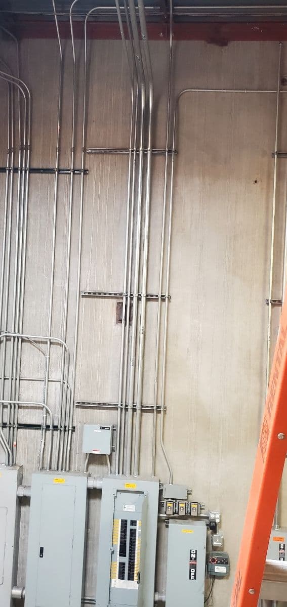 Efficient 208v Circuit Installation by Skilled Team